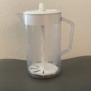 Pampered chef pitcher